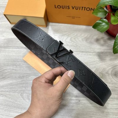 Lv.路易威登 宽40Mm双面原版小牛皮 搭配单钌钯电镀扣 完美的手感.油边 出众的设计.风格 高贵奢华 时尚大方 高清实拍 货真价实 品质保证 双面用