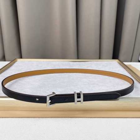 Epsom小牛皮腰带 搭配镀钯皮带扣 精致打磨钻石闪耀效果 15Mm Epsom小牛皮腰带 搭配镀钯皮带扣 精致打磨钻石闪耀效果 15Mm - 点击图像关闭