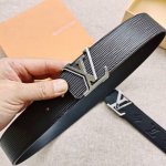 特 Lv.路易威登 全套包装 原版品质 代工厂货品 40Mm宽度 正品一体铸造五金钢扣，原厂皮料 双面原厂定制面料，区别市场货