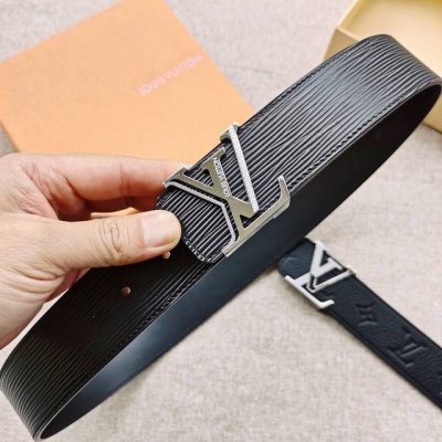 特 Lv.路易威登 全套包装 原版品质 代工厂货品 40Mm宽度 正品一体铸造五金钢扣，原厂皮料 双面原厂定制面料，区别市场货