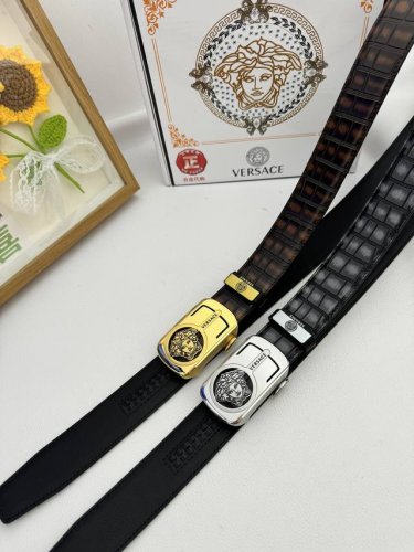 品名：Versace.范思哲 自动带 材质：原单牛皮腰带 百分百头层牛皮腰带保证真皮，24K纯钢扣，专柜原单品质、做工精细，时尚大牌，送人自用首选 包装： 请认