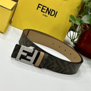 fendi 芬迪 专柜同款 双环正反用腰带 Ff按钉搭扣 棕色Cuoio Romano皮革材质 反面面料带有烟草黄和黑色Ff图案 黑色珐琅金属饰面 时尚经典 百