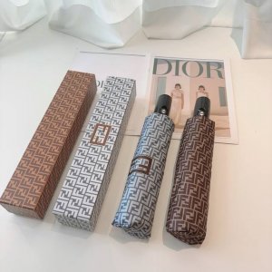 Fendi 芬迪 三折自动折叠晴雨伞 年度最新火爆单品 原单代工级品质 第一代210T碰击布防嗮拒水技术 阻隔99%直射伞面的紫外线 杜绝夏季晒伤 清爽出行 选