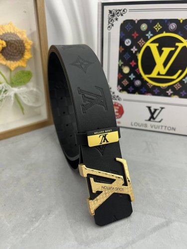 品名：Lv..路易..威登原单 材质：原单牛皮腰带 百分百头层牛皮腰带保证真皮，24K纯钢扣，专柜原单品质、做工精细，时尚大牌，送人自用首选 包装： 请认准如图