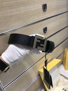 配送专柜包装 打孔针 特批 新款 Fd 宽35Mm 支持Nfc 芯片扫描，标志造型皮带，原版间色花纹F铆钉扣，进口原版 黑色小牛皮配原版老花制成，镀金表面金属制