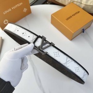 原版包裝 L0Uis Vuitt0N 專櫃最新升級版本 寬度40毫米 精湛工藝定制雙面帆布面料 獨特風格設計貼邊 更顯時尚 搭配精鋼搭扣 雙面用 經典百搭款！