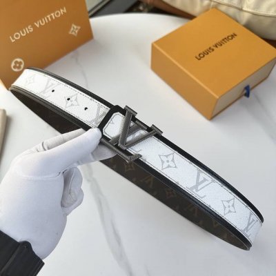 原版包裝 L0Uis Vuitt0N 專櫃最新升級版本 寬度40毫米 精湛工藝定制雙面帆布面料 獨特風格設計貼邊 更顯時尚 搭配精鋼搭扣 雙面用 經典百搭款！