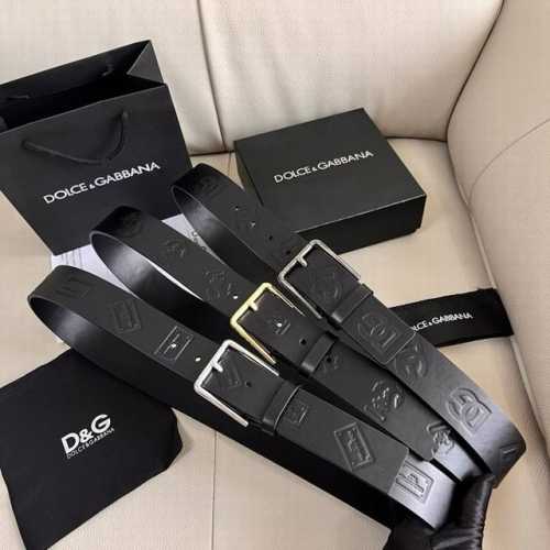 Dg，宽4.0Cm Dolce&Gabbana 新款压花皮 Re-Edition 时装秀是一次回归品牌本源的梦幻旅程，过去与当下在此相遇，以创新视角诠释典藏档案