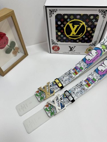 品名：Lv..路易..威登 材质：原单牛皮腰带 百分百头层牛皮腰带保证真皮，24K纯钢扣，专柜原单品质、做工精细，时尚大牌，送人自用首选 包装： 请认准如图专柜