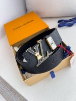 品名： Lv..路易..威登腰带皮带原单 型号：挂扣，经典纯钢材质挂扣，头层牛皮，图片实物拍摄 材料：头层牛皮，挂扣系列，纯钢材质扣头，钯镀电镀工艺永不掉色。原