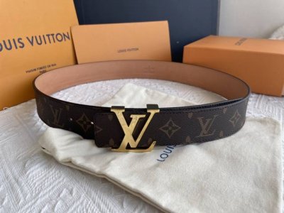 配全套包装礼盒 Lv经典款Logo卡头扣腰带，男士最佳选择，搭配西裤或者牛仔裤均可3.8Cm。