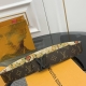 Lv 路易威登 新品 正品对版 宽度40Mm 2024 早秋男装系列跟随丹迪水手的步伐开启一场环球之旅。此款 Lv Tag 双面腰带将冲浪风格图案铺陈于一面，唤