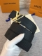 配送专柜全套礼盒包装。 Lv：原单头层牛皮十字纹面,內衬头层小牛皮底.这款经典而又魅力恒久的腰带外型宽大，带扣和牛仔装相得益彰，彰显一派休闲气息.专柜宽度4.0