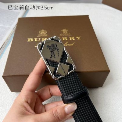 特 品牌： 巴宝莉 新款进口小牛皮，手感细腻柔软。搭配纯钢自动精品钢扣，男士必备！宽度：3.5Cm