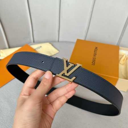 特 寬度：35Mm Lv S-Lock系列 精緻的字母搭扣 搭配驢家法國原廠荔枝紋皮料 手感超好 雙面用 - 点击图像关闭