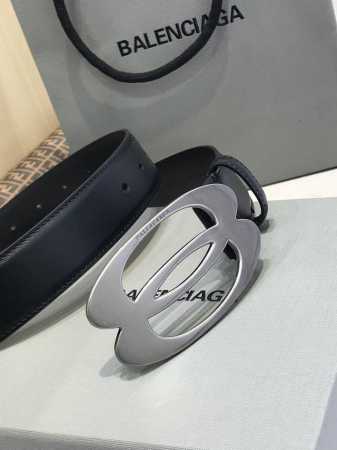 巴 .世家 Balenciga Fall-Winter 宽35Mm 黑色腰带采用复古美学设计意大利制造的原厂希腊纹皮革，釆用安德玛联名造型 签名镀金金属效果，深 - 点击图像关闭