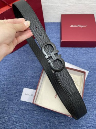 特 Ferragamo.菲拉格慕 全套包装 宽度3.5Cm 高级定制款男士皮带 双面进口牛皮 可双面使用 自行选择搭配 真材实料 很有质感 时尚经典不失风范 搭