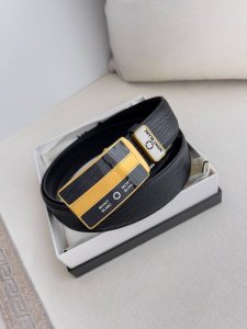 品名：万宝龙.Montblanc原单腰带自动皮带 型号：自动带，原版新款纯钢材质自动扣，双面头层牛皮实物拍摄， 材料：百分百头层牛皮，保证真皮。专柜同等质量，双