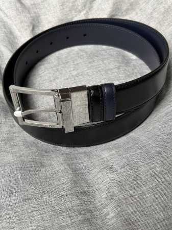 特 Bally 巴利 男士简约商务双用腰带 宽3.4Cm 这款正装腰带一面黑色一面蓝色双面进口牛皮制成，采用双面设计。正面五金饰有简约造型亮白针扣。 - 点击图像关闭