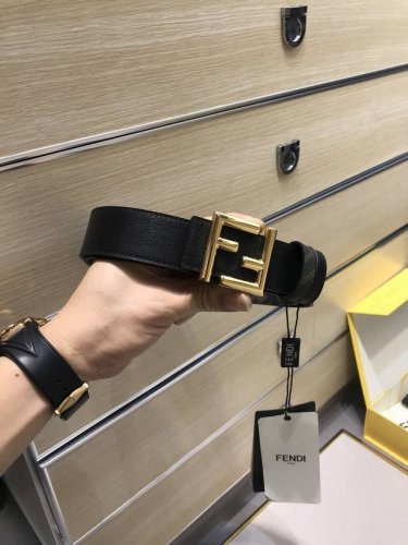 配送专柜包装 打孔针 特批新款 Fd 宽35 Mm 标志造型宽皮带，圆柱F钉扣式带扣，进口小牛皮搭配经典老花Ff 图案，支持Nfc 芯片 ，镀金表面金属制品，品