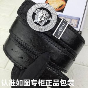 品牌：范思哲.Versace原单 型号：请认准如图专柜正品包装 等级：意大利进口百分百头层牛皮，编织鸵鸟纹。Versace.范思哲，世界著名奢侈品品牌。进口头层
