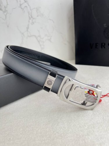 品名：范思哲.Versace.皮带腰带自动皮带 型号：自动带，纯钢材质经典人头自动扣，图片实物拍摄 腰带：百分百头层牛皮，自动带身，保证真皮。24K纯钢扣永不掉