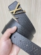 特 4.0宽，当季新款 双面进口牛皮，一面印网格，一面平纹，搭配精品二层扣，官网同步