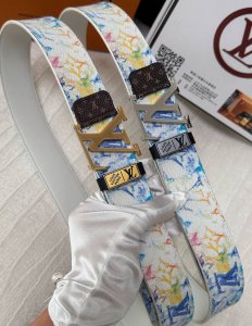 皮带：Lv.路易威登顶级复刻- 腰带：原单品质百分百进口原厂头层牛皮，保证真皮。雾面镜面设计工艺.真空电镀.永不掉色.24K纯钢扣头层小牛皮涂鸦手绘油画系列双面