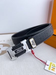 品名： 爱玛仕.Hermes腰带 皮带 原单 型号：挂扣，经典纯钢材质扣头，双面头层牛皮，图片实物拍摄 材料：双面头层牛皮，挂扣系列，纯钢材质扣头，钯镀电镀工艺