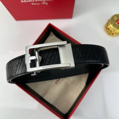 特 品牌：菲拉新款进口3. 5自动扣双面头层小牛皮，手感细腻柔软。搭配纯钢自动精品钢扣，男士必备！宽度： 3.5Cm自动钢扣头层牛皮皮带