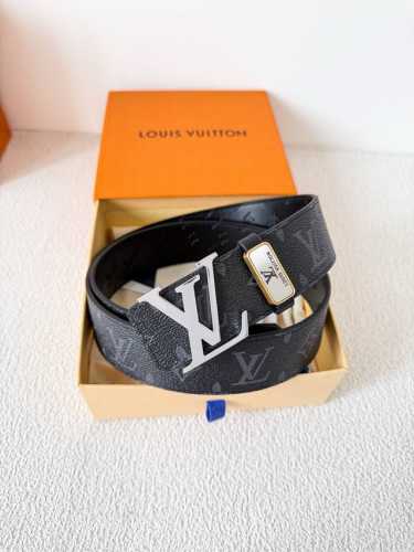 品名 Lv..路易..威登腰带皮带原单 型号 挂扣 经典纯钢材质挂扣 头层牛皮 图片实物拍摄 材料 头层牛皮 挂扣系列 纯钢材质扣头 钯镀电镀工艺永不掉色 原版
