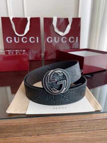 绝美Gucci 双G扣男士新款腰帶 專櫃同步 寬4厘米 雙面進口小牛皮压花雙色可用 精緻真空電鍍雙G鋼扣 時尚百搭款