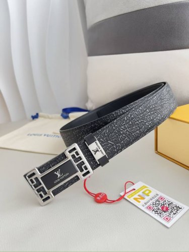 品名： Lv..路易..威登腰带皮带原单 型号：挂扣，经典纯钢材质字母挂扣，头层牛皮，图片实物拍摄 材料：头层牛皮，挂扣系列，纯钢材质扣头，钯镀电镀工艺永不掉色