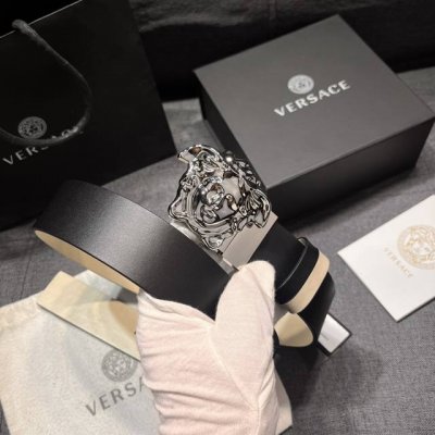 范思哲 宽4.0Cm 新款 双面皮革腰带，饰有珐琅Greca搭扣。Greca五金配件 双面搭扣