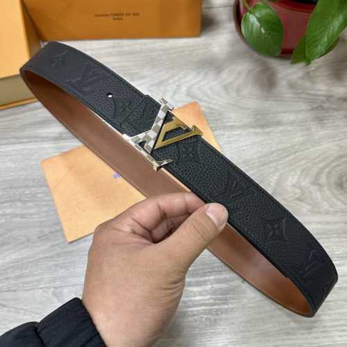 Lv.路易威登 宽40Mm双面原版小牛皮 搭配单钌钯电镀扣 完美的手感.油边 出众的设计.风格 高贵奢华 时尚大方 高清实拍 货真价实 品质保证 双面用