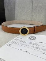 宽度4.0Cm 范思哲 此款水波纹 腰带饰有标志性的Versace美杜莎头像扣，彰显品牌格调。是一款精美的衣橱必备单品。
