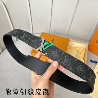 特 寬：40Mm 驢家新品 寬度40Mm 驢家Ss23早春新品腰帶系列 意大利原廠皮料 扣頭採用雙拼視覺效果工藝 全方位精打細磨 精密度厚金電鍍 雙面用