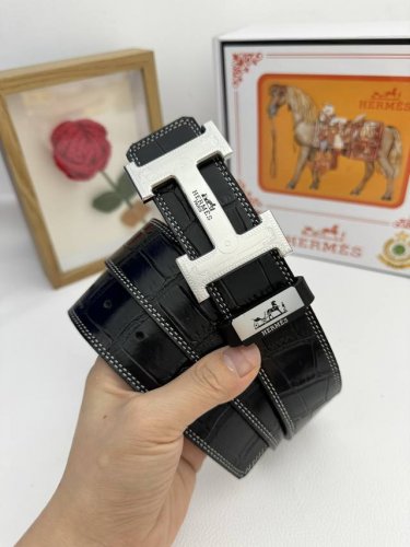品名：爱马仕.Hermès 原单 材质：原单牛皮腰带 百分百头层牛皮腰带保证真皮，24K纯钢扣，专柜原单品质、做工精细，时尚大牌，送人自用首选 包装： 请认准如