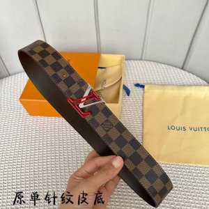 特P170 寬：40Mm 驢家新品 寬度40Mm 驢家Ss新品腰帶系列 意大利原廠皮料 扣頭採用雙拼視覺效果工藝 全方位精打細磨 精密度厚金電鍍 雙面用