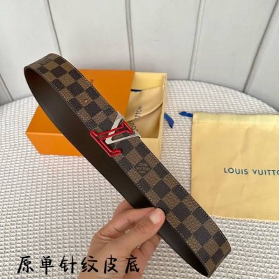 特P170 寬：40Mm 驢家新品 寬度40Mm 驢家Ss新品腰帶系列 意大利原廠皮料 扣頭採用雙拼視覺效果工藝 全方位精打細磨 精密度厚金電鍍 雙面用