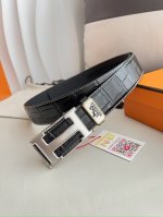 品名：爱马仕.Her..Mes自动扣皮带 腰带 型号：自动扣，纯钢材质经典自动扣，头层牛皮自动带身，内穿款 腰带：百分百头层牛皮，自动带身，保证真皮。24K纯钢