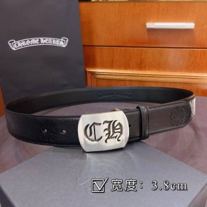 克罗心 可拆卸款 黄铜镀银925挂扣，带身进口油腊牛皮上热压童军花图案融合了摇滚朋克、哥特、街头嘻哈等元素，其设计风格独特，充满了神秘和奢华的气息。 宽度3.8