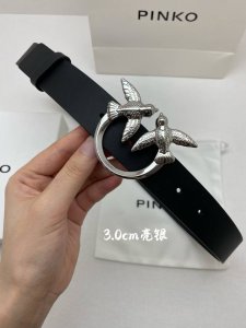 pinko燕子品牌标志性的标识经重新诠释后，以光彩夺目的金色调呈现在这款女腰带美点3.0Cm