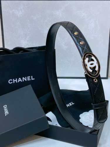 Chanel 24C 黄铜金属 水钻黑 与 白Logo搭扣 黄铜金属进口羊皮带身 饰有Cc小Logo手感柔软 细腻 3.0Cm