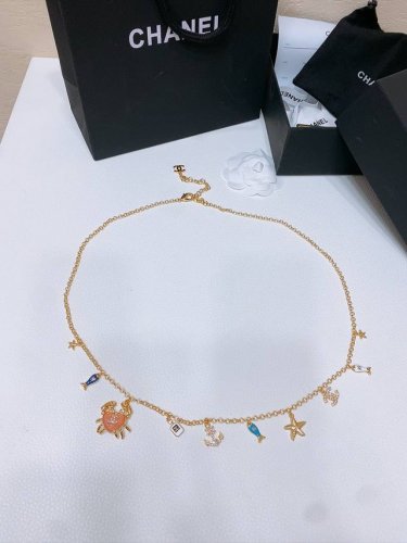 Chanel 腰链 树脂粉 与 白 螃蟹 小鱼 香水瓶等配饰 精致腰链 金色金属 均码