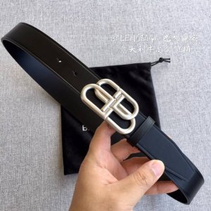 特 配全套包装礼盒 巴黎世家 专柜在售爆款 感谢客户反馈实拍图，顶级货 自己看细节 3.5Cm都有货 码数齐