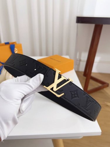 特 Lv.路易威登 全套包装 原版品质 代工厂货品 40Mm宽度 正品一体铸造五金钢扣，原厂皮料 双面原厂定制面料，区别市场货