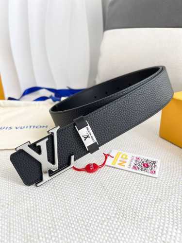 品名： Lv..路易..威登腰带皮带原单 型号：挂扣，经典纯钢材质面字母挂扣，头层牛皮，图片实物拍摄 材料：头层牛皮，挂扣系列，纯钢材质扣头，钯镀电镀工艺永不掉