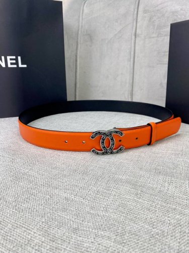 特 宽度3.0Cm Chanel 香奈儿 平纹牛皮金 银 色金属暗印品牌logo磨胶钢扣。