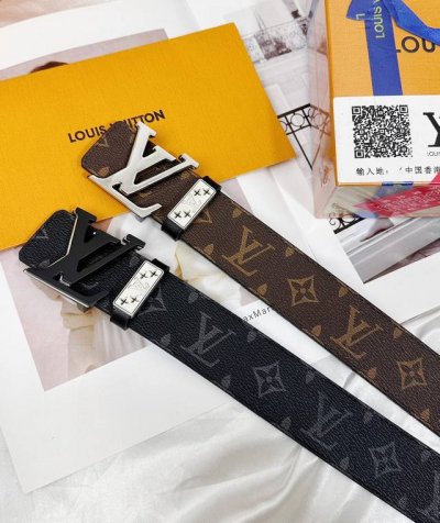 皮带：Lv..路易..威登顶级复刻. 腰带：原单品质百分百进口原厂头层牛皮，保证真皮。双层渐变间金色-镜面设计.24K纯钢扣-永不掉色老花.黑花.咖啡格.黑格仔